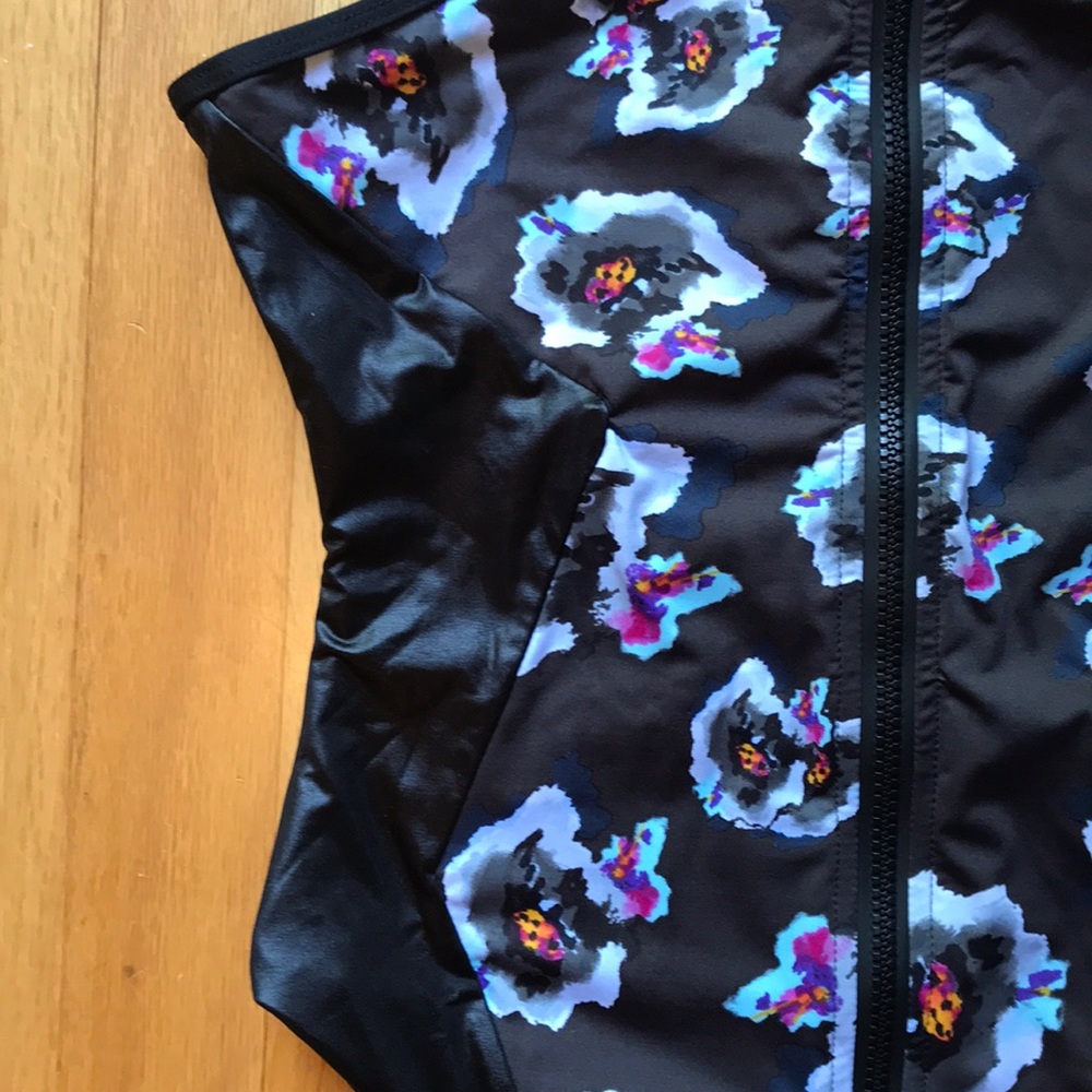 NWT T-VK One piece swim suit. Black/floral, M - Picture 3 of 8